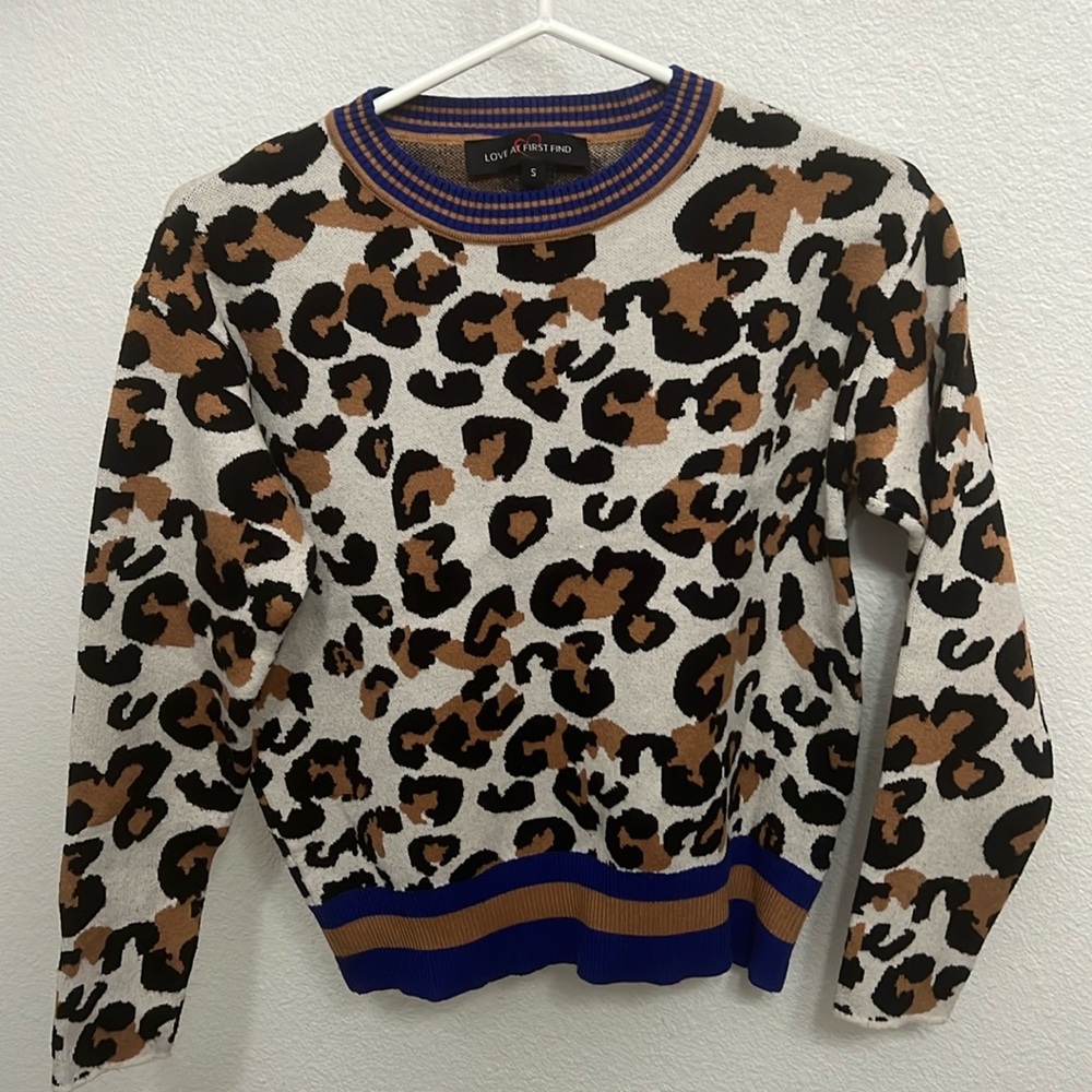 Love At First Find, Leopard sweater, Size: Small